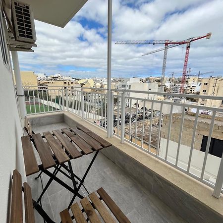 F5 Room 1, Private Double Room With Private Bathroom And Balcony In Shared Flat Msida Eksteriør billede