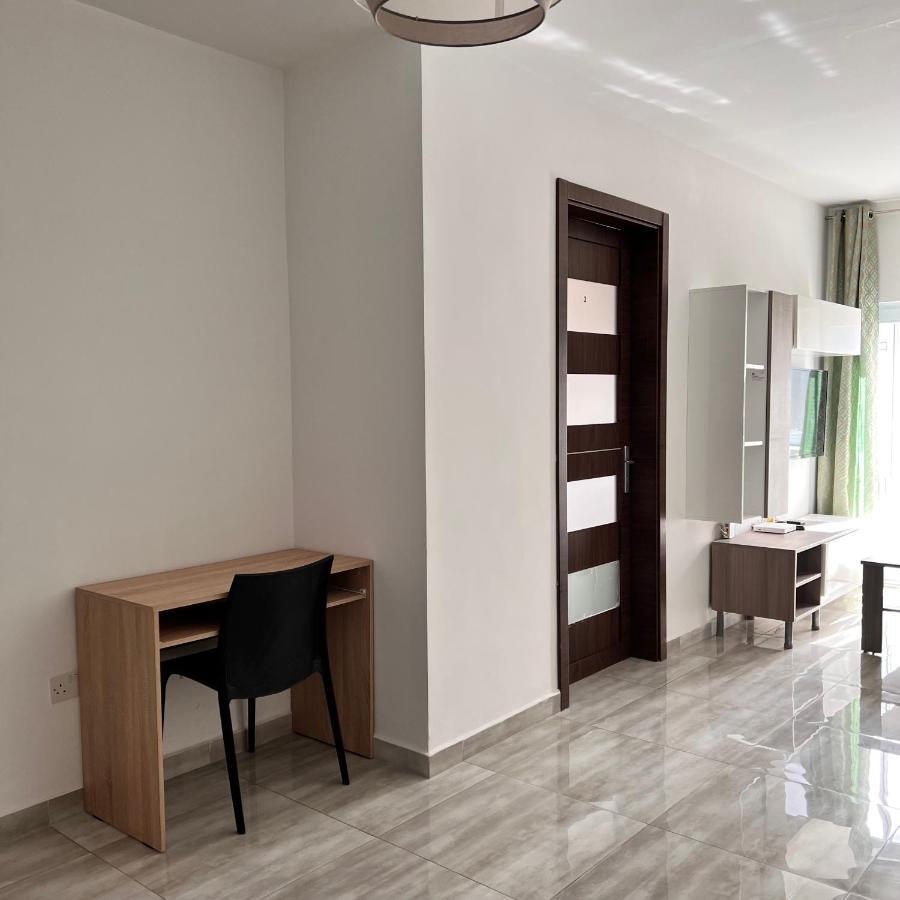 F5 Room 1, Private Double Room With Private Bathroom And Balcony In Shared Flat Msida Eksteriør billede