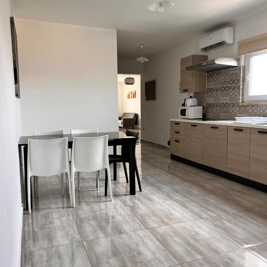 F5 Room 1, Private Double Room With Private Bathroom And Balcony In Shared Flat Msida Eksteriør billede