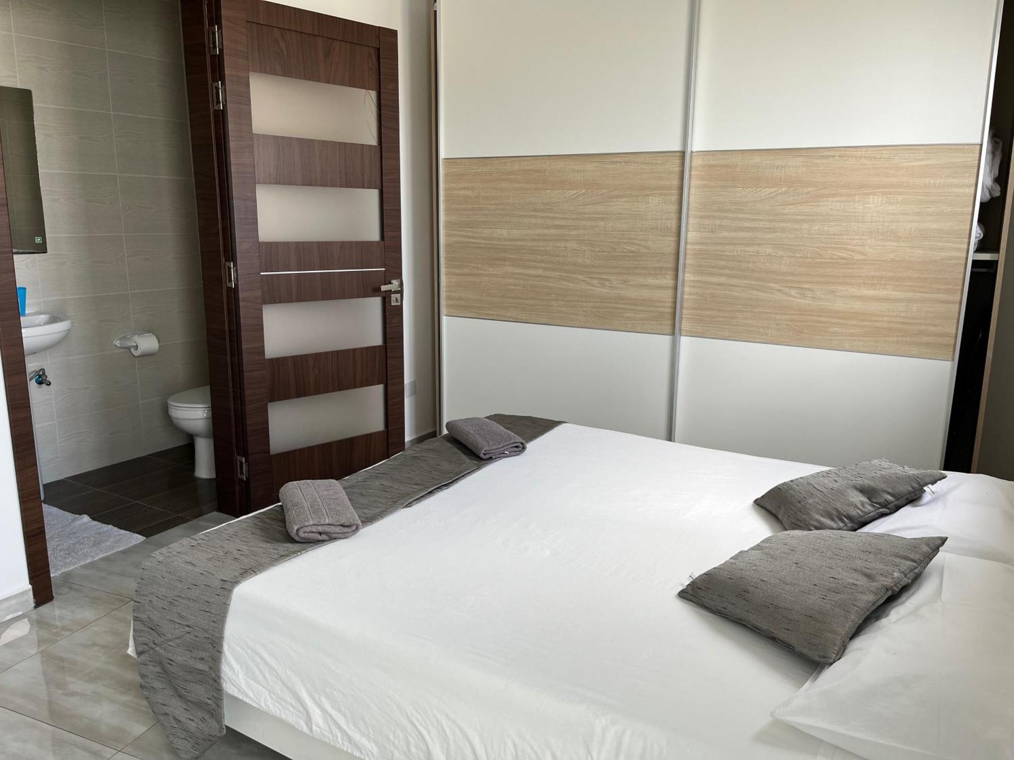 F5 Room 1, Private Double Room With Private Bathroom And Balcony In Shared Flat Msida Eksteriør billede