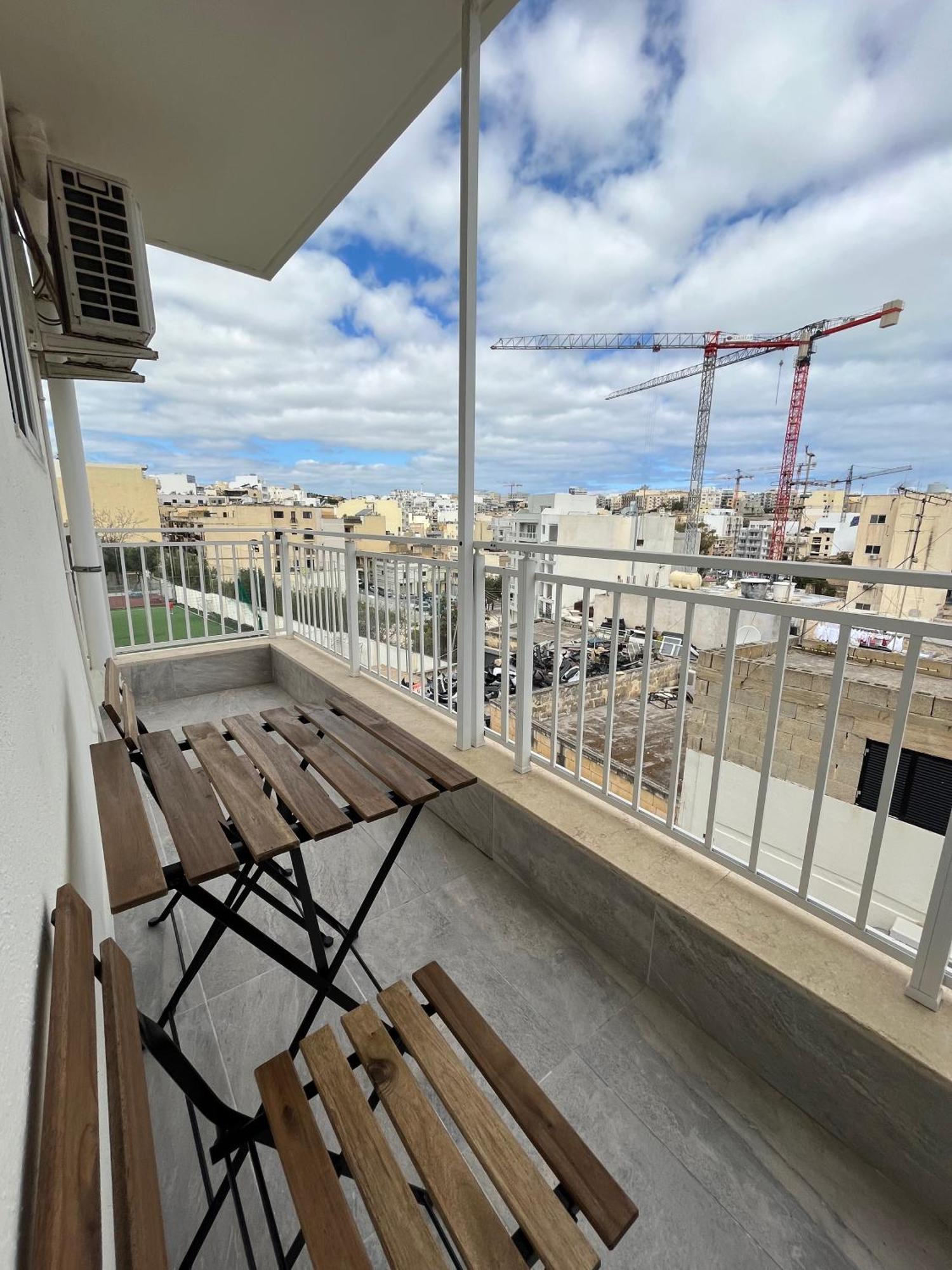 F5 Room 1, Private Double Room With Private Bathroom And Balcony In Shared Flat Msida Eksteriør billede